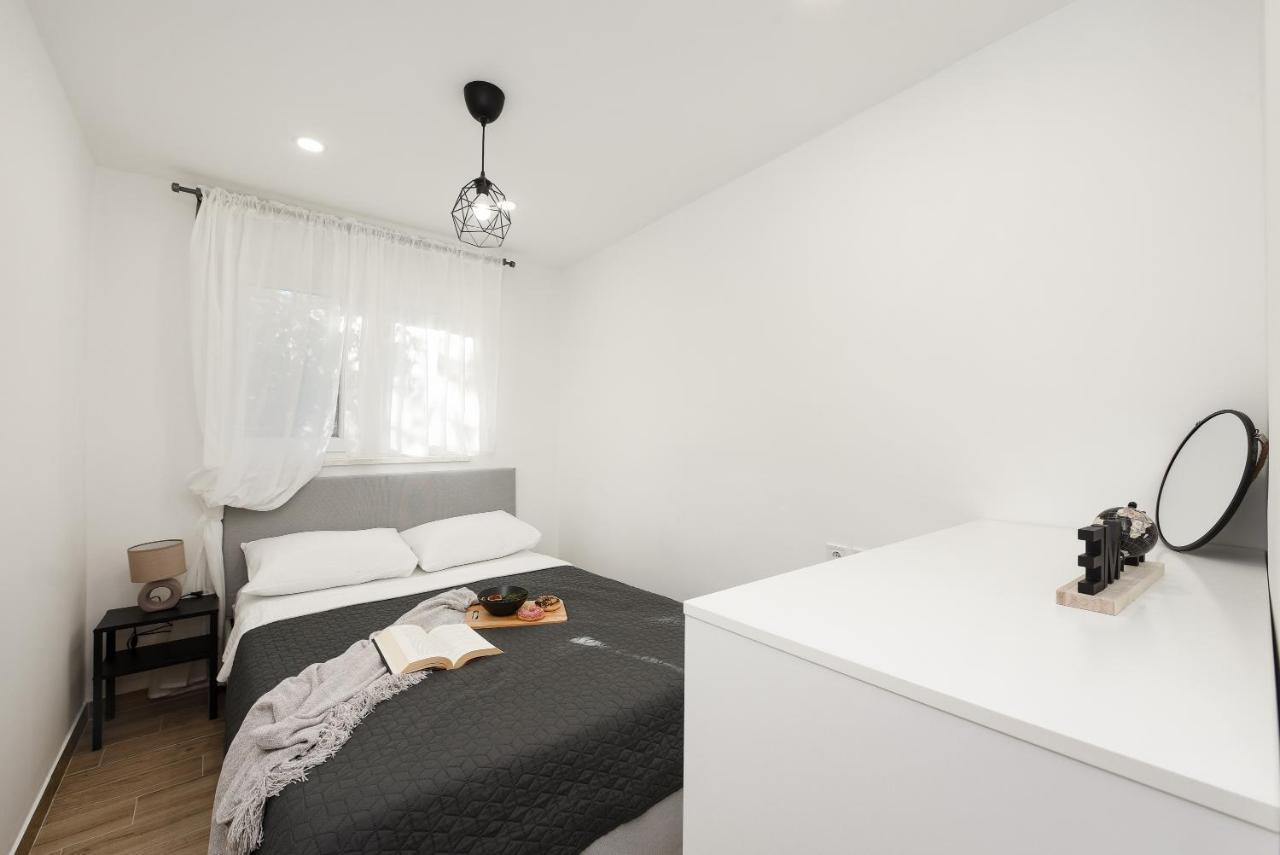 L&R Luxury Apartment- Free Parking Zadar Exteriör bild