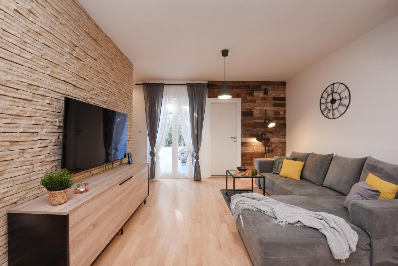 L&R Luxury Apartment- Free Parking Zadar Exteriör bild